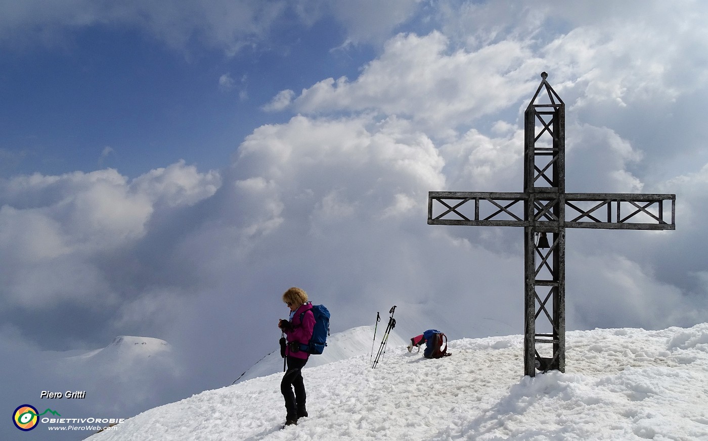 57 Cima di Grem (2049 m) ...Alben nelle nuvole.JPG -                                